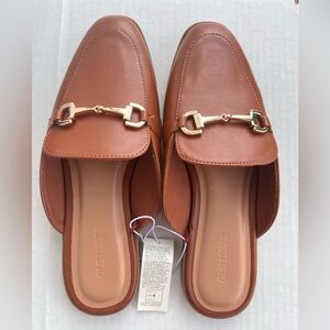 Old Navy Brown Mules with Gold Accent size 6 slip on for women’s